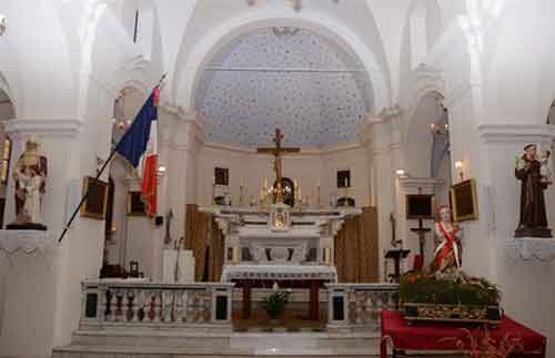 L'autel de l'église Saint Antoine du village d'Aregno