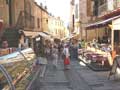 La rue Clémenceau, la rue la plus commerçante de Calvi