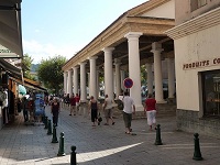 Le marché couvert au 16 colonnes classé monument historique