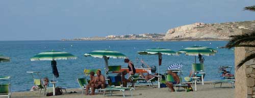 la plage du village d'Algajola