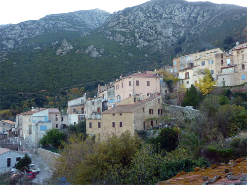  vue sur les hauteurs du village de  Ochjatana 