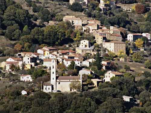 Vue générale du village d' Olmi Cappella en Balagne Haute Corse