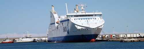 Ferry de la SNCM dans le port de Bastia