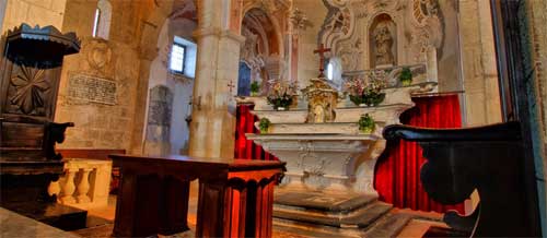 L'intérieur de l'église paroissiale Sainte Anne à Saint Florent