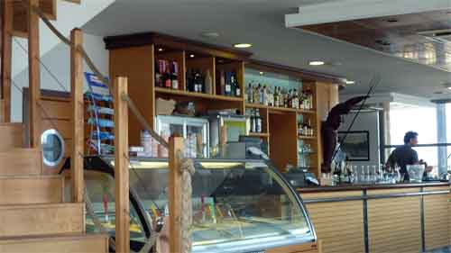 Vue de l'intérieur : bar du port Corse