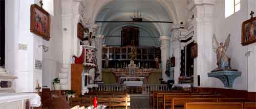 L'intérieur de l'église de l'Annonciation à Sant'Antonino 
