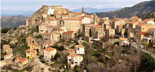 Vue générale du village de Speloncato en Balagne