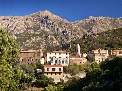 Vue générale du village de Urtaca en Balagne