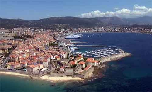 Photos de la ville d'Ajaccio vue de l'hélicoptère