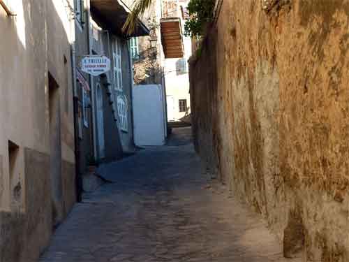 Ruelle du village de Calenzana 