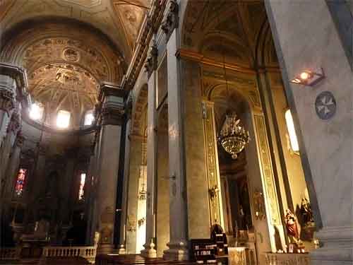 l'intérieur de l'édifice religieux