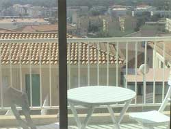 la terrasse de l'appartement de vacances à calvi