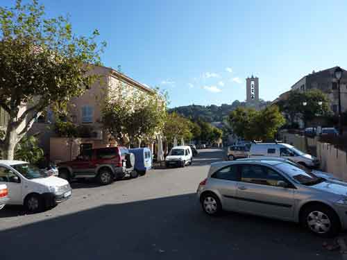 La place du village de Monticello Corse