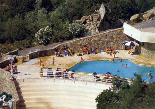 La piscine du village de Lama   