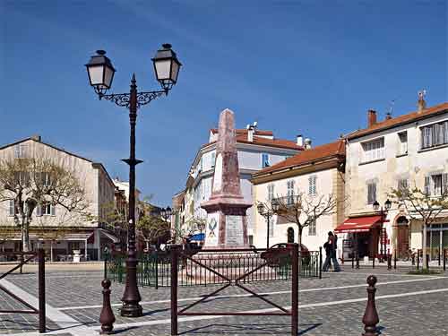 Saint Florent : Le monument aux morts