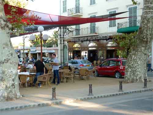 bar,glacier sur la place paoli