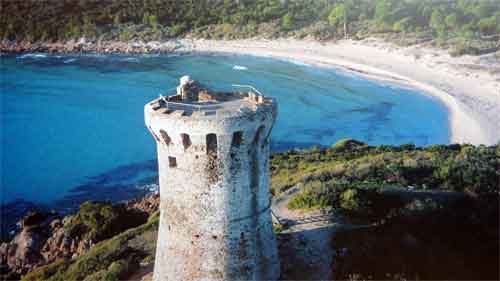 La plage de Fautea et sa tour génoise