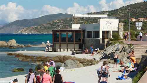 Le Loria Beach les pieds dans l'eau