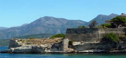 Les remparts de la forteresse